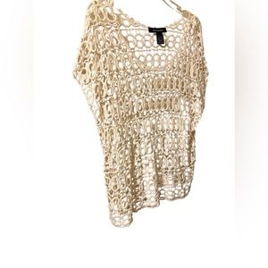 Great cover up looks nice over swim suit, tank top, or braw.